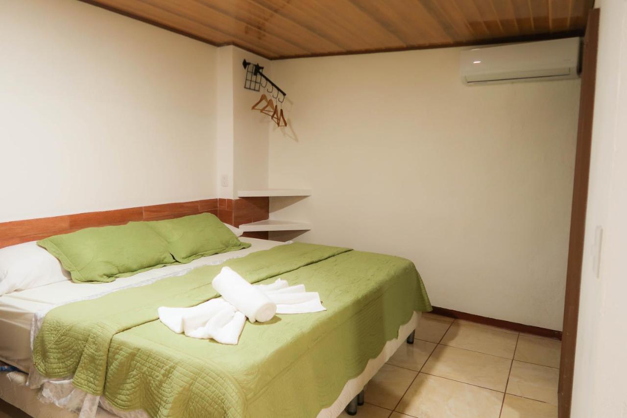 Hotel Hoja De Oro Corcovado Puerto Jiménez Exteriör bild